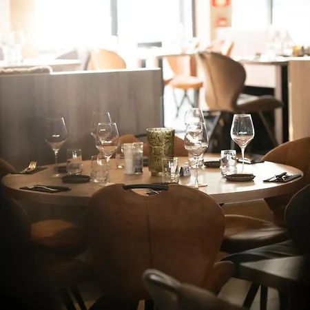 Hotel De La Tour Melen