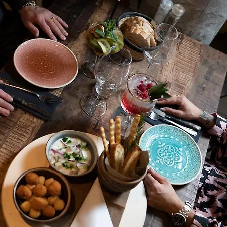 Hotel De La Tour Melen