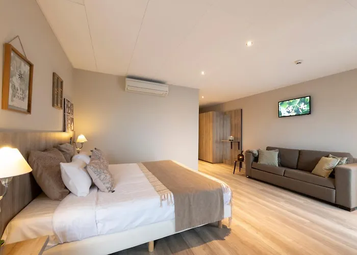 Hotel De La Tour Melen