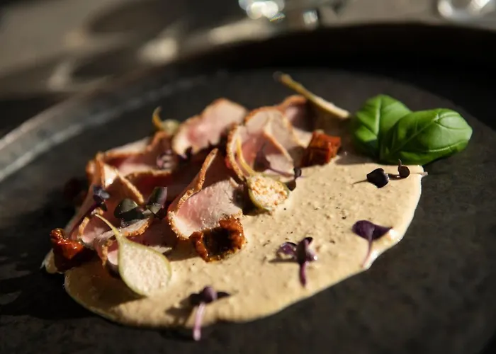 Hotel De La Tour Melen