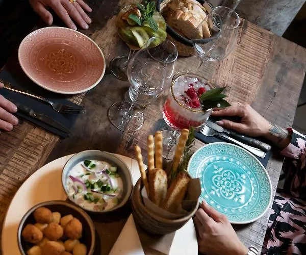 Hotel De La Tour Melen